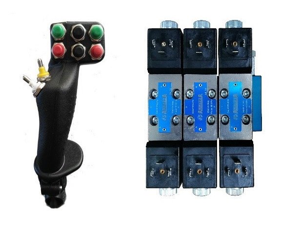 Kit pompa doppia ed elettrodistributore con joystick multifunzione per comandare 3 cilindri doppio effetto separatamente (applicabile solo al momento dell'ordine).